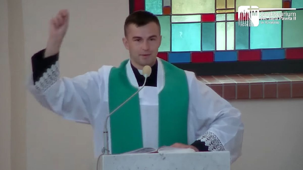 Ksiądz Sebastian Picur tłumaczy, czy w Nowy Rok trzeba iść na mszę świętą. 