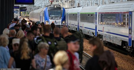 Utrudnienia na kolei. Wydłużony czas podróży nawet o 4 godziny
