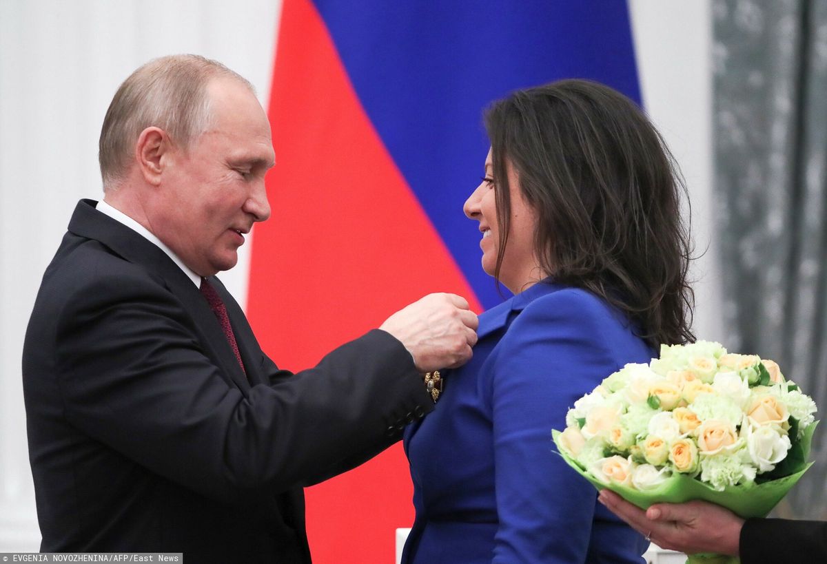Margarita Simonian  - czołowa propagandystka Kremla z Władimirem Putinem
