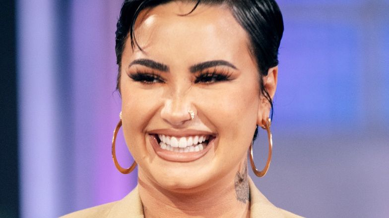 Demi Lovato pręży się w bikini nad basenem. Tak wypoczywa z nowym ukochanym (FOTO)