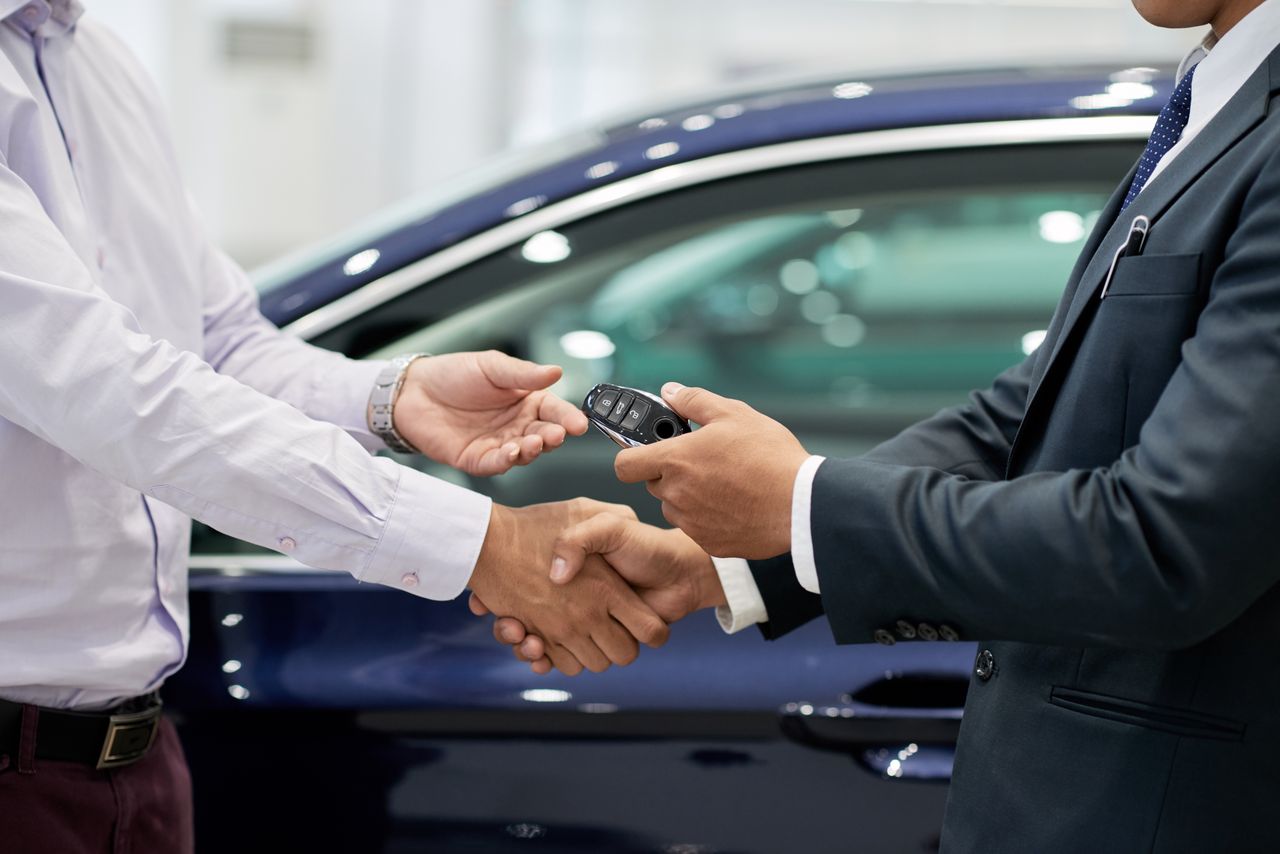 Rynek automotive: wciąż jasny punkt na tle trudnych warunków gospodarczych z rekordową liczbą rejestracji pojazdów w 2024