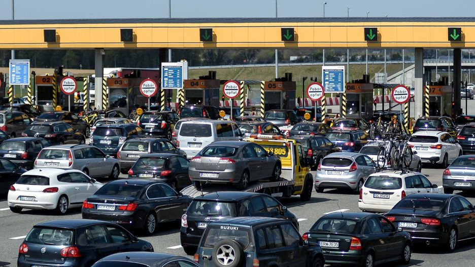 Choć w wakacje ruch na drogach w mieście się zmniejsza, to na trasach bywa różnie. Zwłaszcza w kierunkach popularnych destynacji wypoczynkowych. 