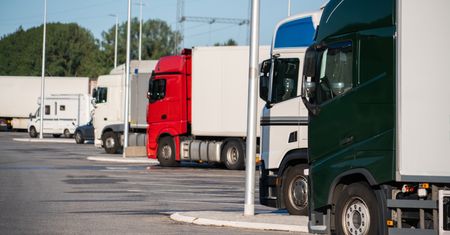 Włamywali się do ciężarówek i kradli towar. Jest decyzja sądu
