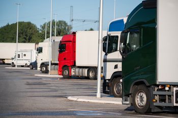 Włamywali się do ciężarówek i kradli towar. Jest decyzja sądu