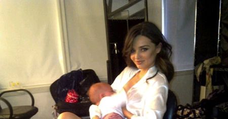 Miranda Kerr karmi piersią podczas sesji Victoria's Secret! (FOTO)