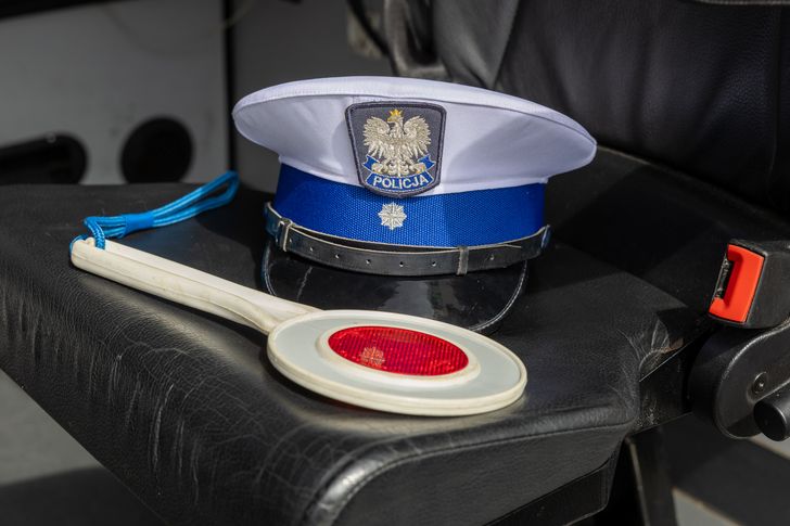 Cztery osoby zatrzymane po alkoholu. Kierująca Renault miała cofnięte uprawnienia