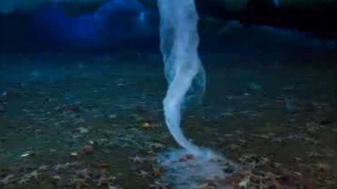 Wiedzieliście, że pod wodą powstają zabójcze lodowe tornada? [wideo] 1