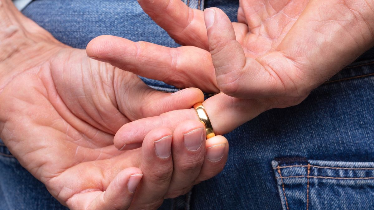 Niejedno małżeństwo przechodzi kryzys, a szukający wrażeń, małżonkowie wikłają się w romanse.