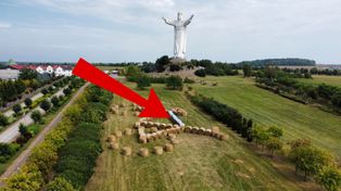 Tuż obok figury Chrystusa. Taki widok w polu. Ujęcia ze Świebodzina