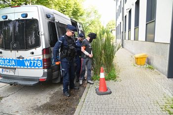 Oświęcim: Policjanci zatrzymali 33-letniego mężczyzne. Usłyszał zarzuty za groźby karalne i kradzieże