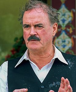 "Chcę zadośćuczynienia". John Cleese też jest ofiarą niewolnictwa