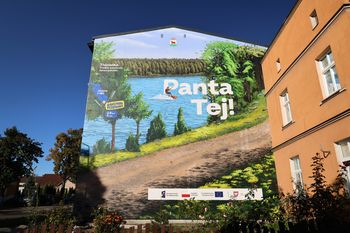 Trzcianka: Nowy mural z humorem i filozoficznym przesłaniem