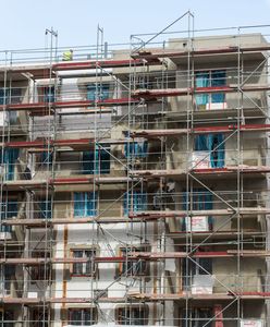 Polacy czyszczą konta i kupują mieszkania. "To ustabilizuje rynek najmu"