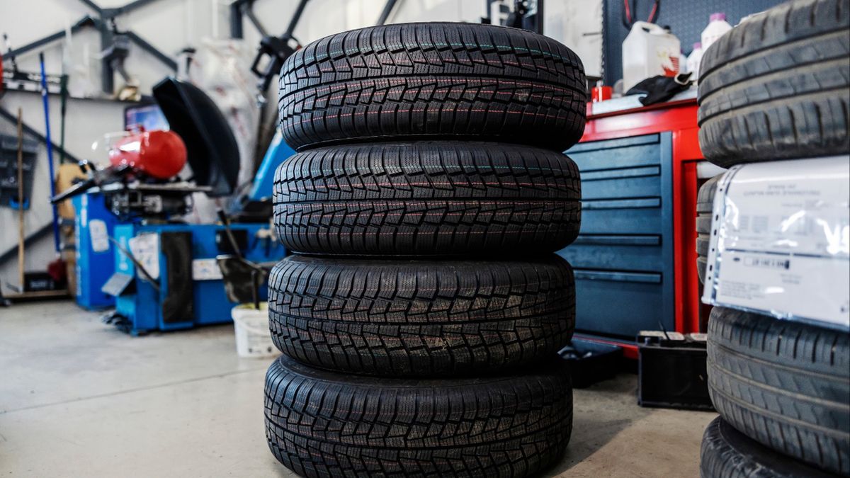 Problem z wyrzucaniem opon. Stowarzyszenie alarmuje