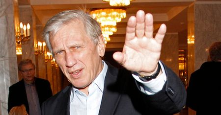 Englert nie słyszy! Kupił aparat słuchowy