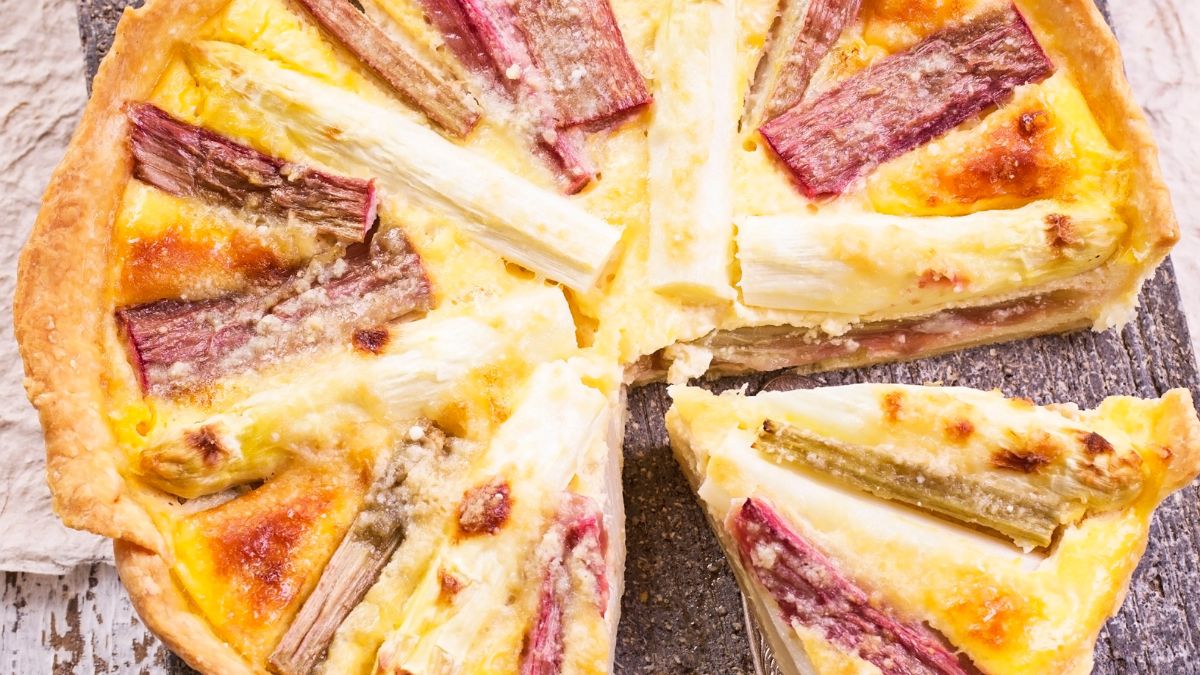 Tarta z rabarbadem i szparagami to symbol pełnej wiosny