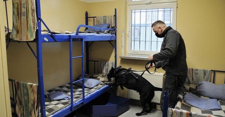 Służba Więzienna szuka strażników. 200 etatów czeka na kandydatów. Na start nawet 3900 zł na rękę