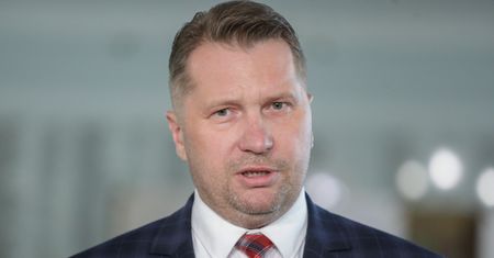 Wrze po słowach Czarnka. Tak mówi o trzymaniu psów na łańcuchach