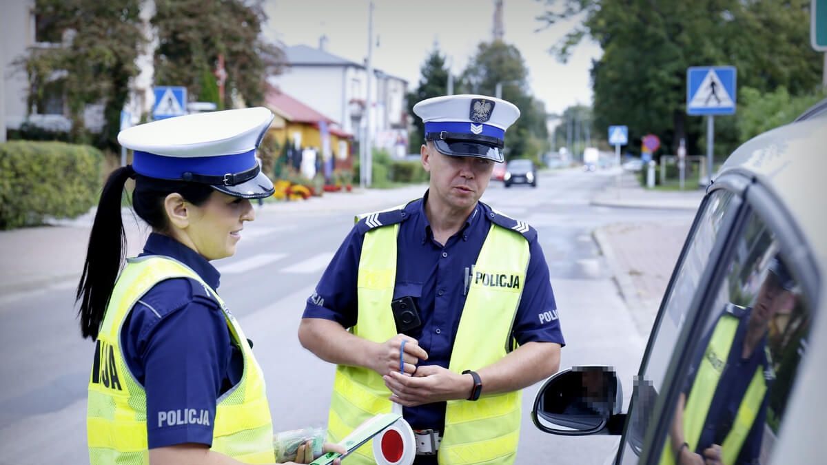 Policja przypomina o obowiązku noszenia odblasków