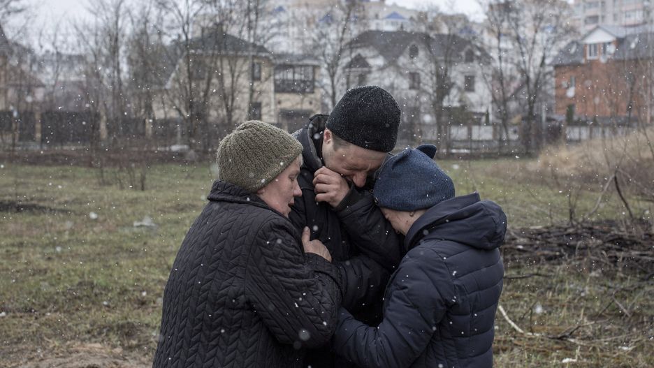 Odkrycie zbrodni wojennej w Buczy. Ludzie potracili bliskich i sąsiadów. Zdjęcie wykonane w Buczy 3 kwietnia 2022 r. Narciso Contreras / Anadolu Agency/ABACAPRESS.COM 