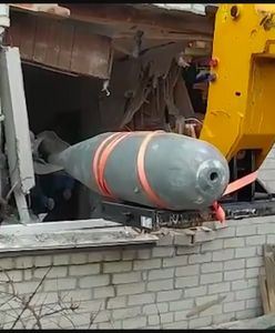 Ogromny niewybuch w domu. Nagranie z wyciągania rosyjskiej bomby w Czernihowie