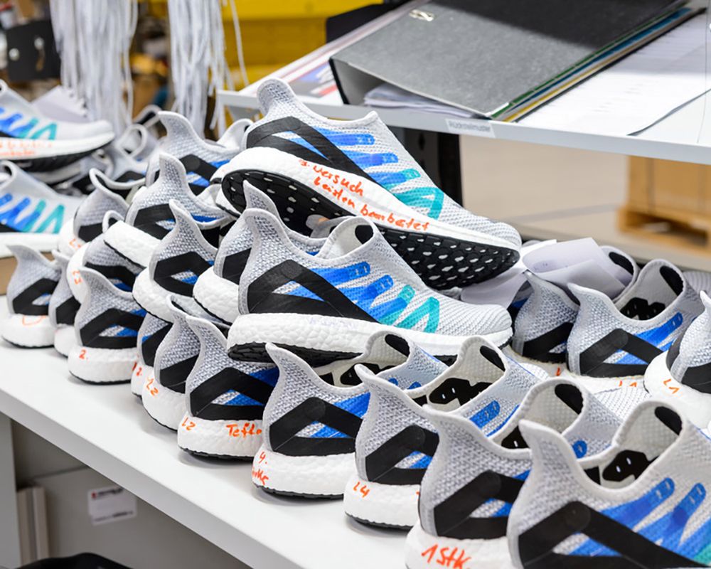 75 tysięcy par dziennie. Zobacz, jak powstają buty Adidasa 15