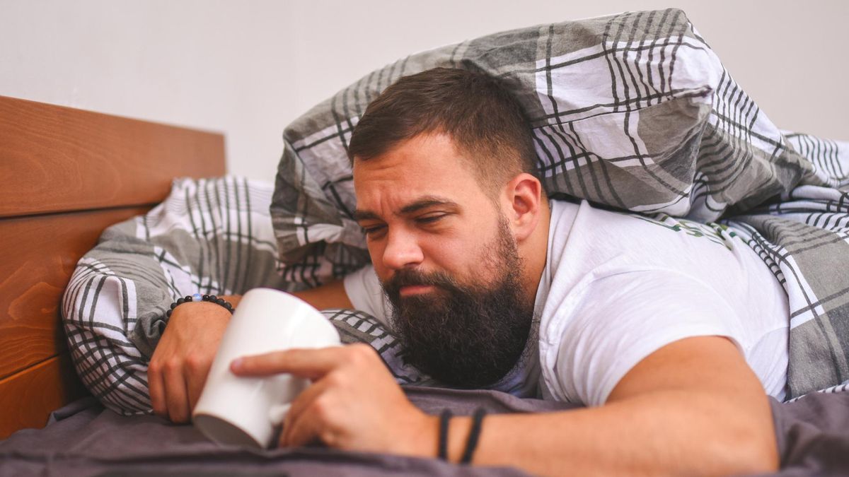 Pijesz kawę od razu po przebudzeniu? Zamiast niej sięgnij po inny napój