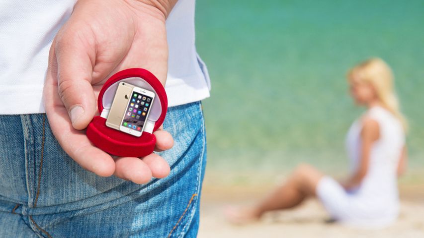 Chiński programista oświadczył się swojej wybrance używając... 99 iPhone'ów 1