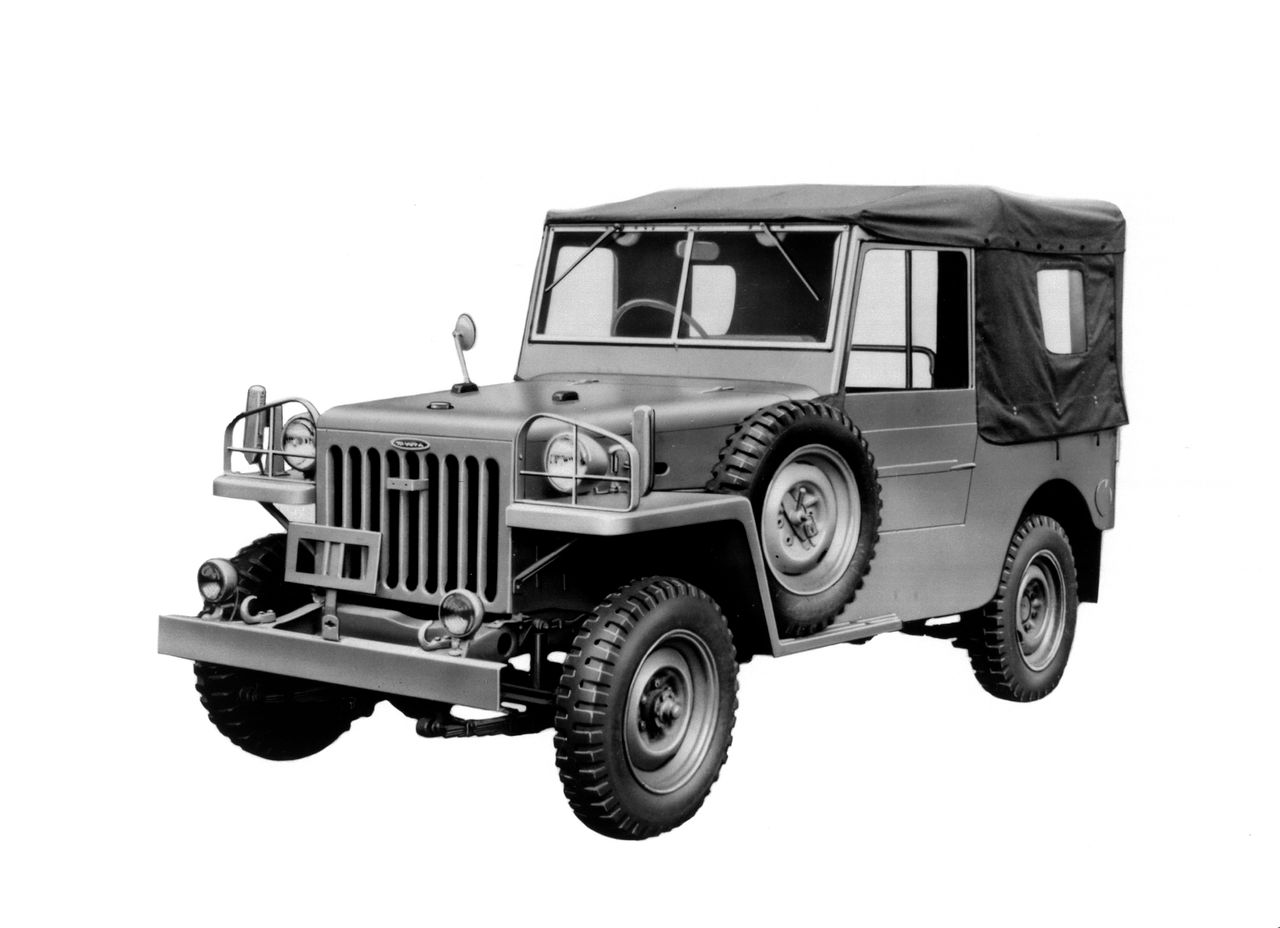 Wszystko rozpoczęło się niedługo po II Wojnie Światowej, gdy japońskie służby złożyły zamówienie na pojazd podobny do Willysa. Japończycy znali przodka Jeepa ponieważ Amerykanie stacjonowali w tym rejonie, w którym brali udział w działaniach wojennych związanych z konfliktem pomiędzy Koreą Północną a Południową.
