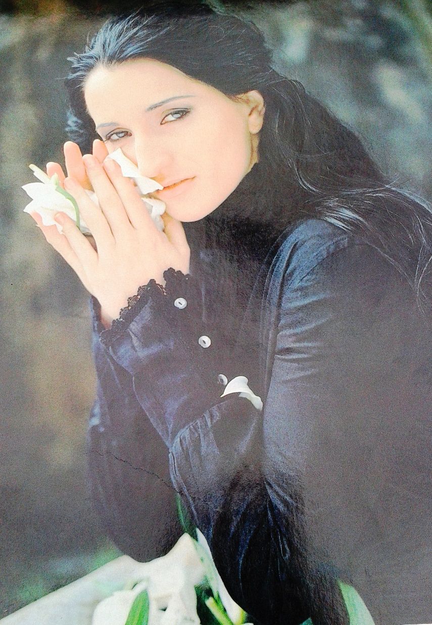 Sesja Justyny Steczkowskiej na cmentarzu 