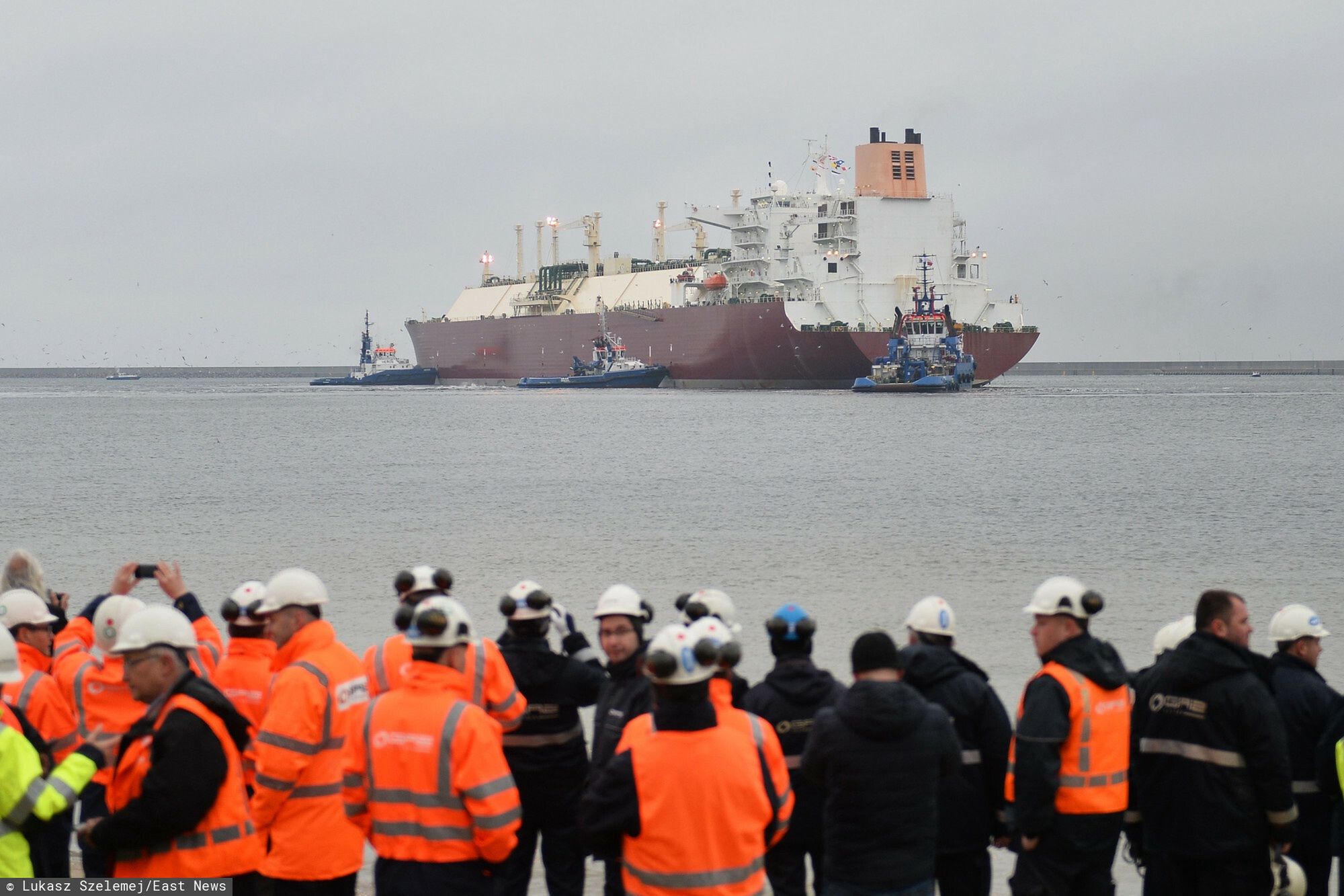 11 grudnia 2015 roku, pierwsza dostawa katarskiego LNG do gazoportu w Świnoujściu