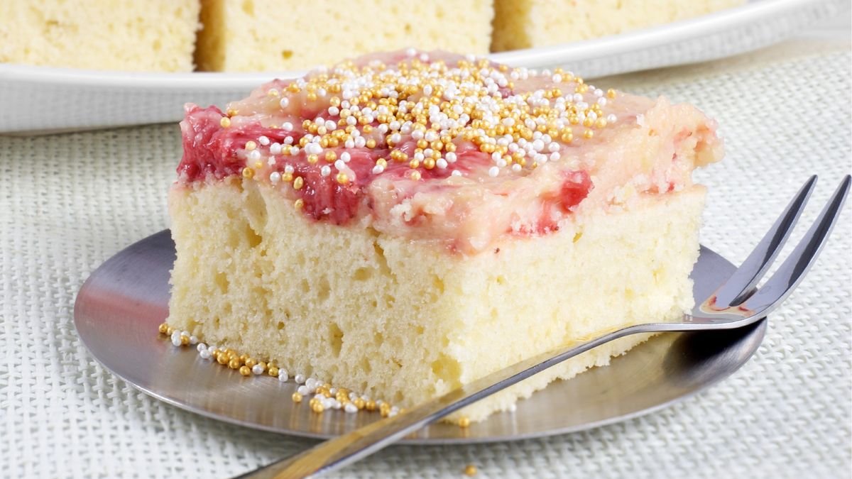 Puszyste ciasto z truskawkami