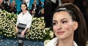 Szykowna Anne Hathaway zaprezentowała odmienione i nieruchome lico na MET gali