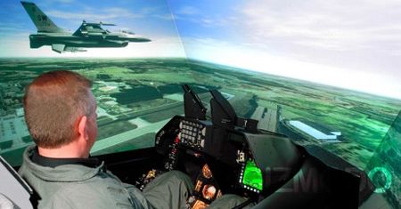 Najlepszy na świecie symulator F16 działa dzięki 120 kartom graficznym (wideo)