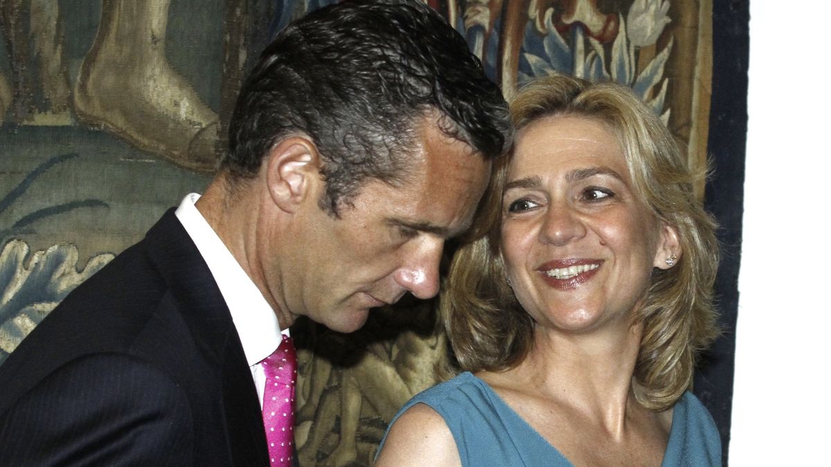 Spanish Royal Family Summer Dinner At Almudaina PalacePALMA DE MALLORCA, SPAIN - AUGUST 05:  Princess Cristina of Spain (R) and husband Inaki Urdangarin attend traditional summer dinner at the Almudaina Palace on August 5, 2011 in Palma de Mallorca, Spain.  (Photo by Carlos Alvarez/Getty Images)Carlos AlvarezHuman Interest, Politics, Royalty, Spanish Royalty