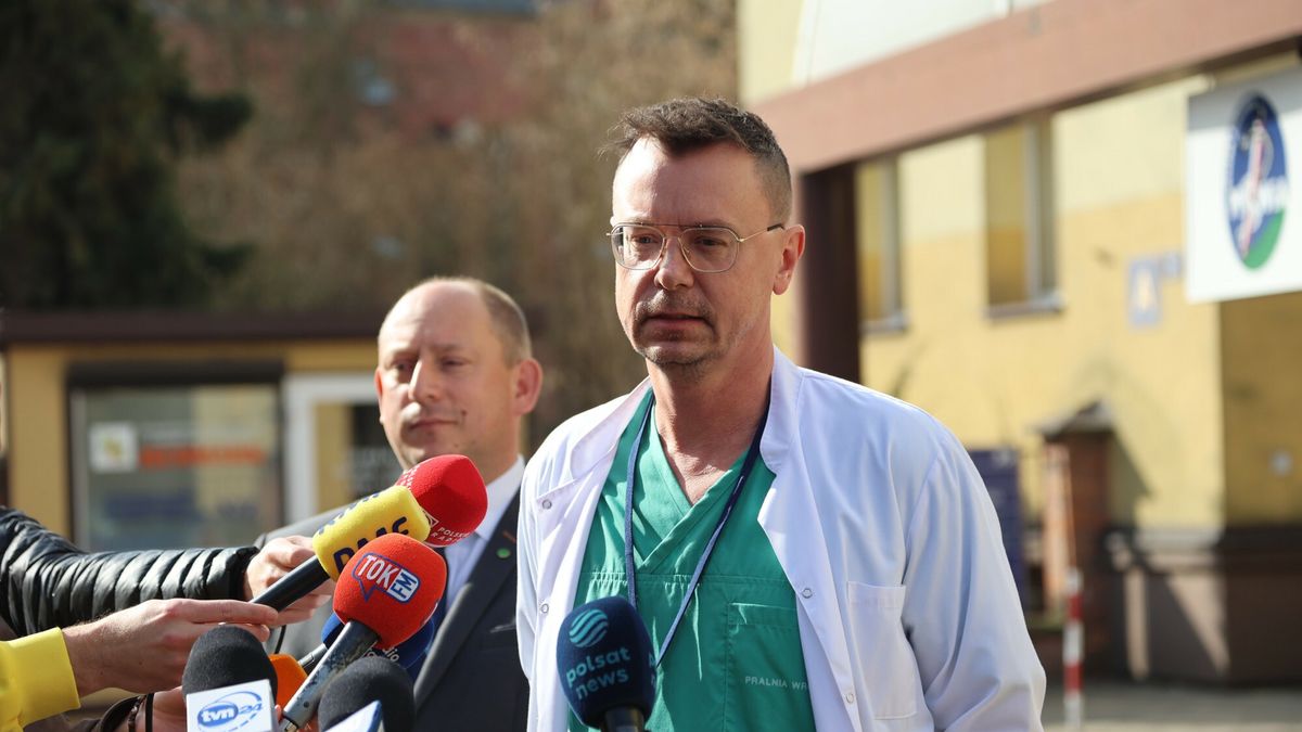 Cyberatak na szpital MSWiA w Krakowie
10.03.2025 Krakow. Konferencja w zwiazku  cyberatakiem na szpital ZOZ MSWia z udzalem dyrektora szpitala oraz Wojewody Malopolskiego. N/z. dr n. med. Krzysztof Zabojszcz, Krzysztof Jan Kleczar. fot.Mateusz Kotowicz/REPORTER
Mateusz Kotowicz/REPORTER