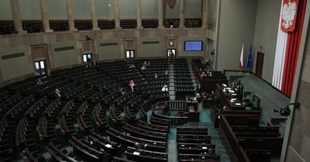 Która partia wygrałaby dziś wybory? Jest najnowszy sondaż