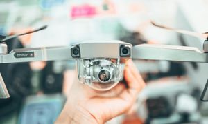 14-latek sterował dronem nad zakładem Orlenu w Płocku. Odpowie przed sądem