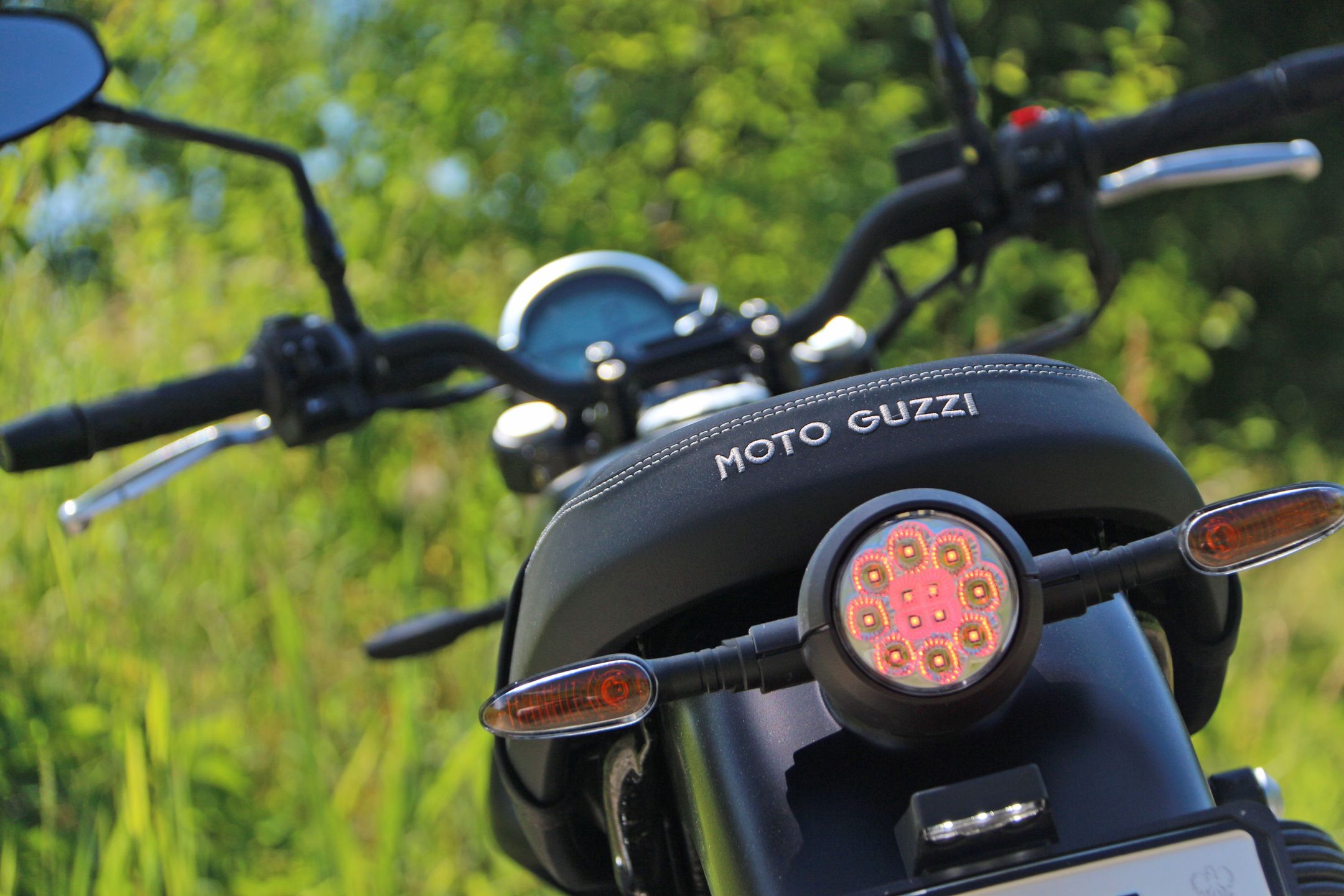 Moto Guzzi V7 Stone