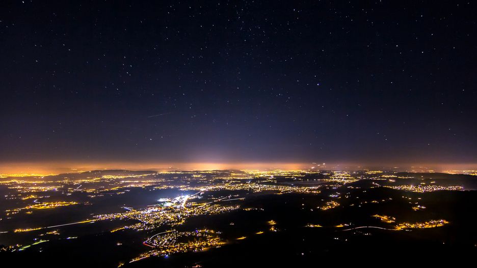 Zanieczyszczenie nocnego nieba to poważny problem - zdjęcie ilustracyjne