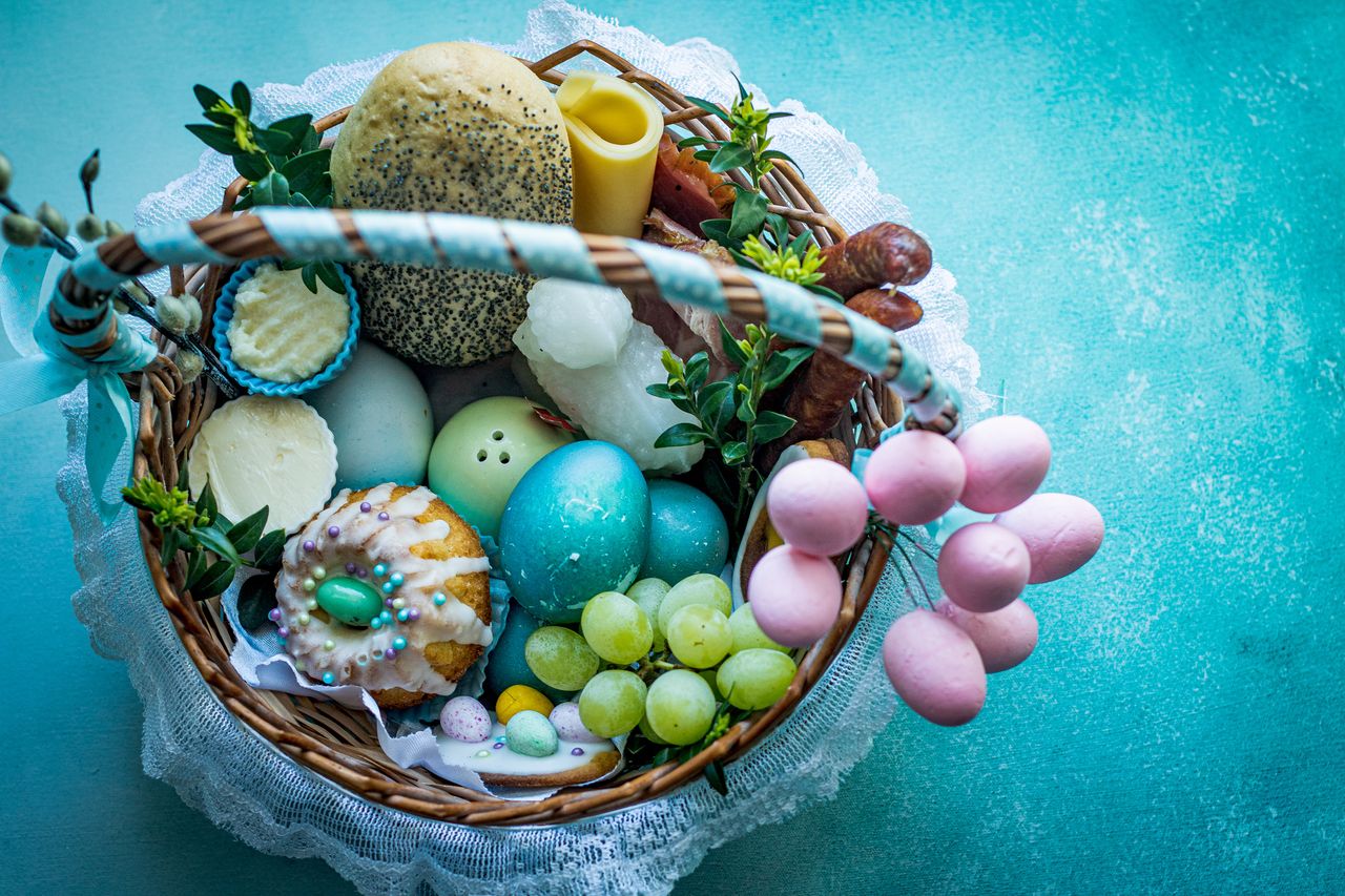 Wielkanoc nadciąga. Czy wiesz, co wkłada się do koszyczka?