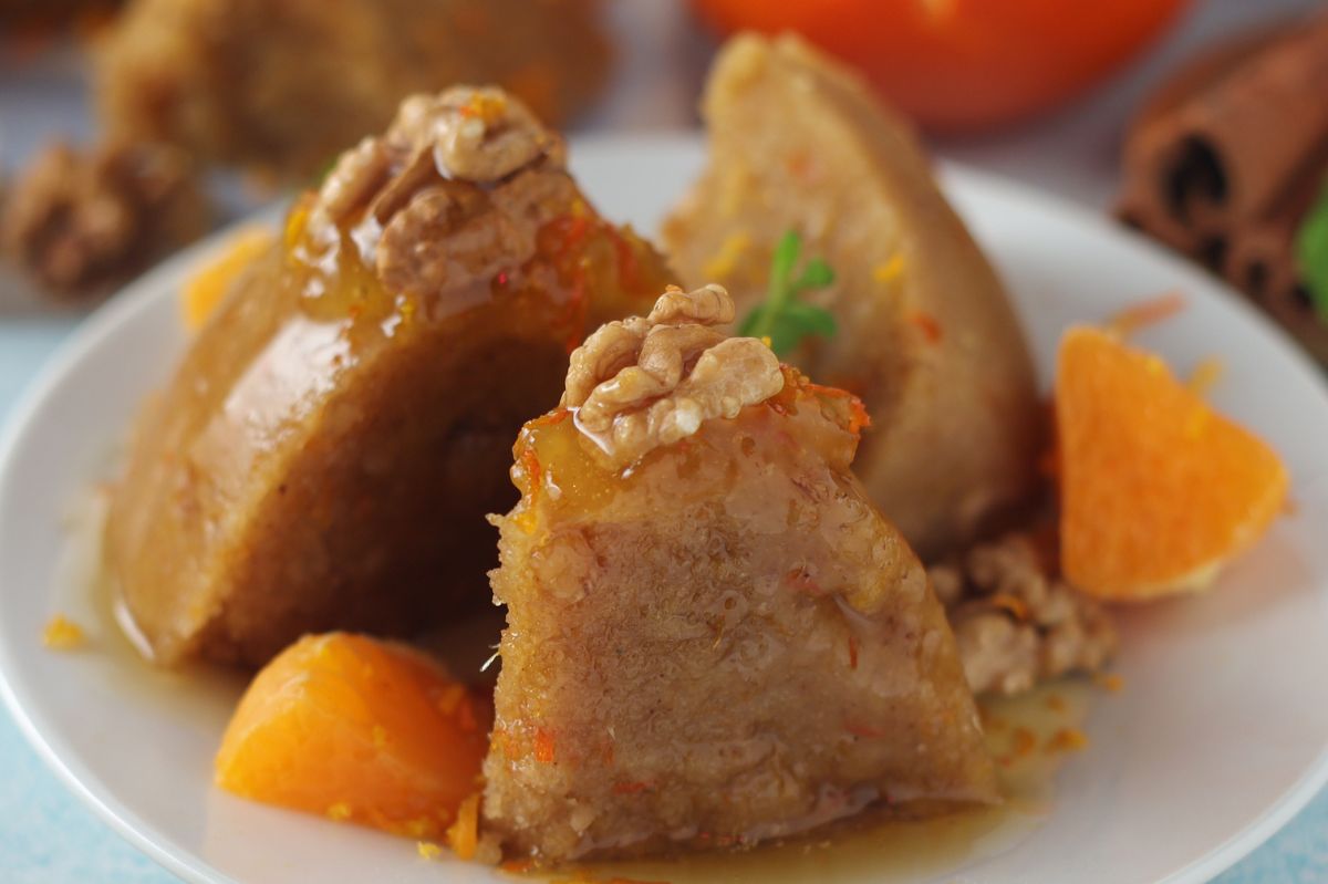 Discover the allure of Greek semolina halva: A sweet indulgence