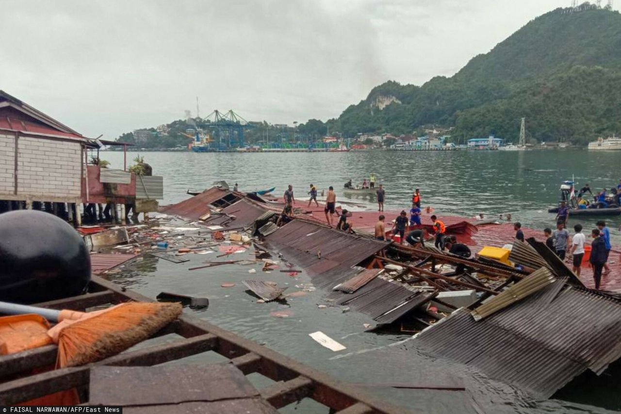 Trzęsienie ziemi w Indonezji. Zawaliła się pływająca restauracja