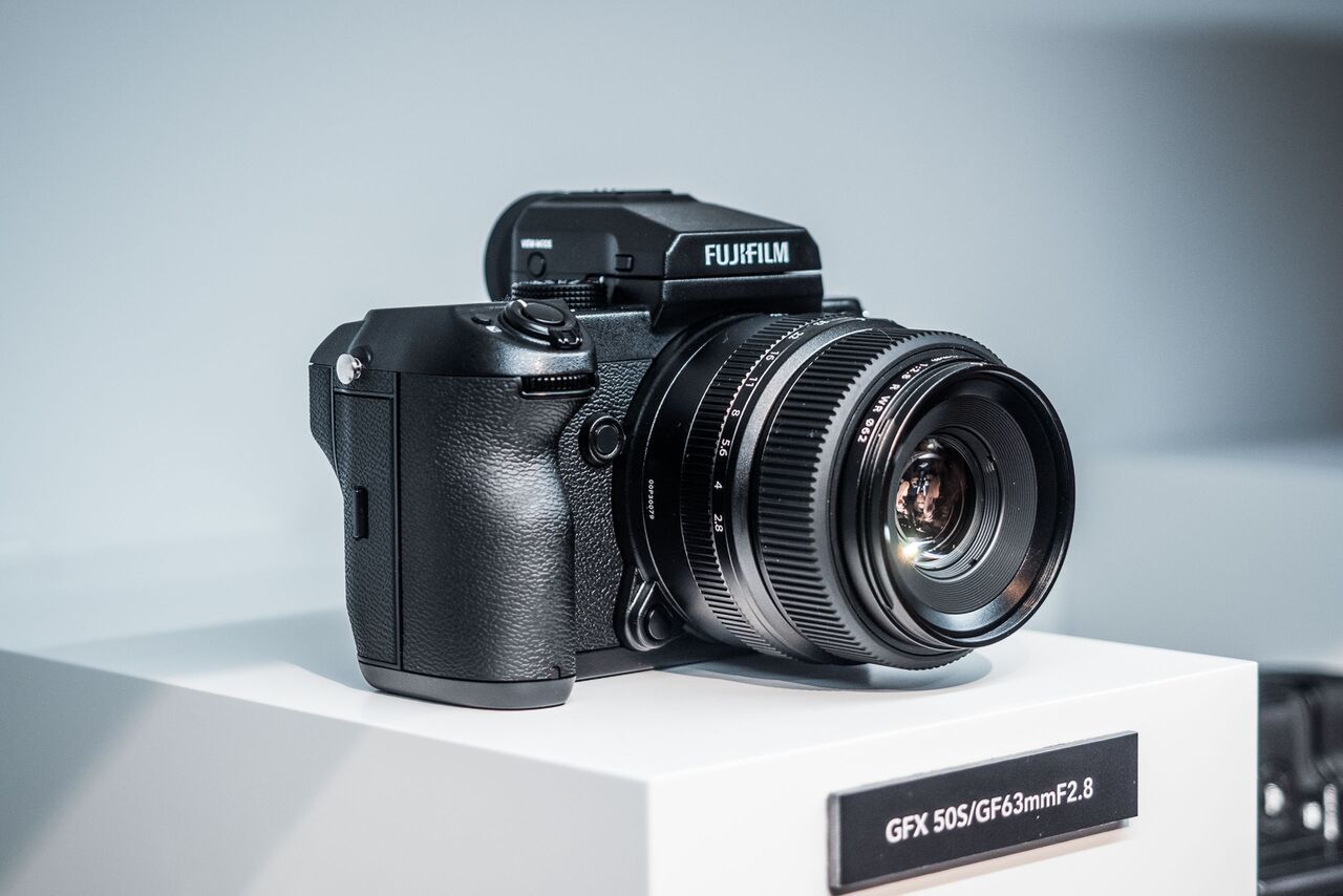 Fujifilm GFX - średnioformatowy bezlusterkowiec Fujifilm na horyzoncie 2