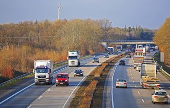 Autostrada A1. Pomiaru hałasu nie ma, bo "droga wciąż w budowie". A samochody jeżdżą tamtędy od roku