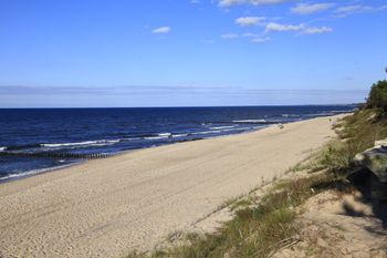 Plaże w Ustce znów otwarte. Tajemnicza substancja została usunięta