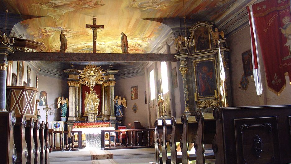 W niewielkim kościele koło Częstochowy doszło po niedzielnej mszy do sensacyjnych zdarzeń - kradzieży, pościgu i odzyskania kasetki z pieniędzmi, która padła łupem złodzieja