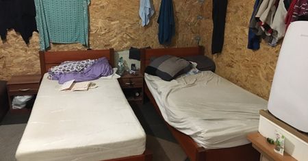 Nielegalna fabryka papierosów. Pracownicy miesiącami nie wychodzili na zewnątrz