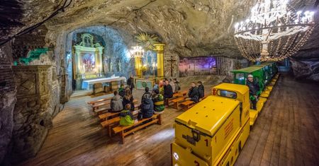 Rodzinny wyjazd do Małopolski? W Bochni czekają winda, kolejka i 778 lat historii