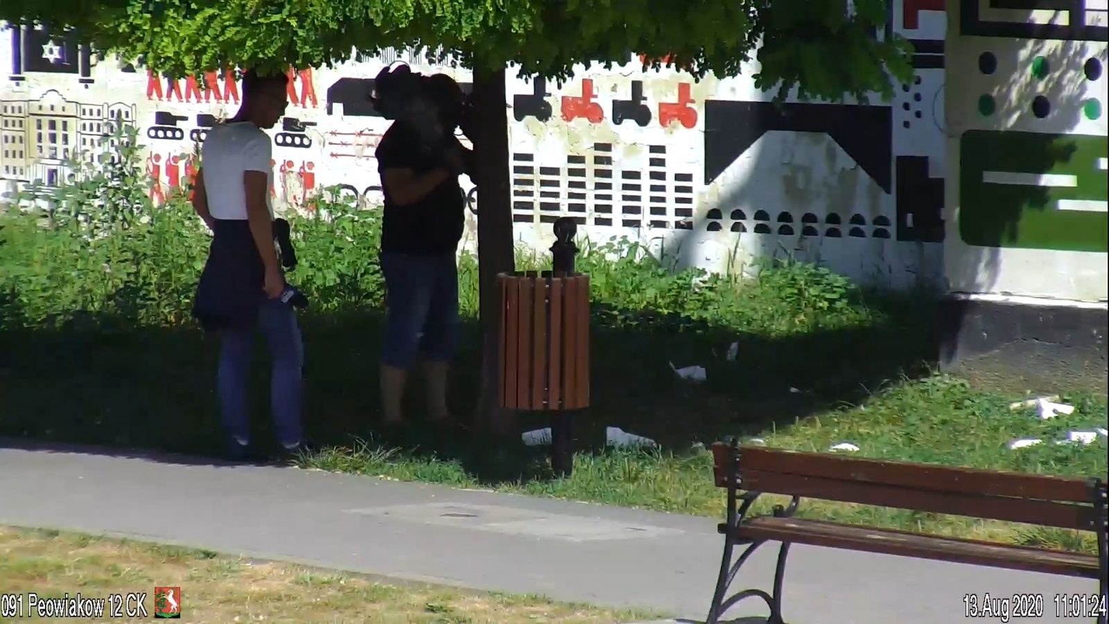 Reporter TVP przyłapany na zaśmiecaniu Lublina
